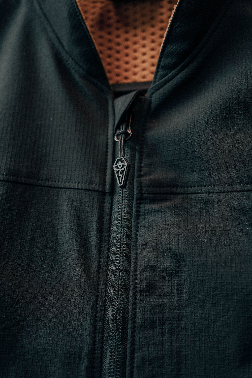 Hauler | Trail Vest | Shadow Black