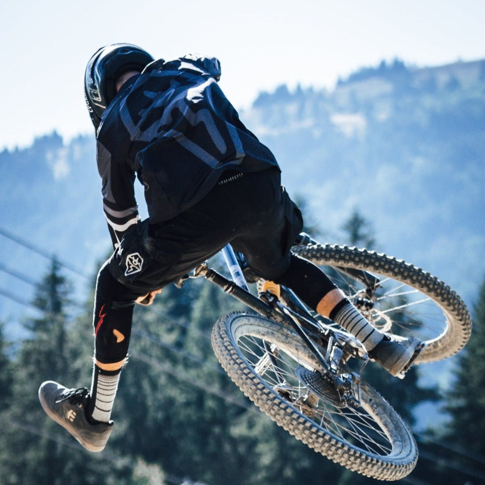 Cryptkeeper | All Season Trail Short | Stealth Grey
